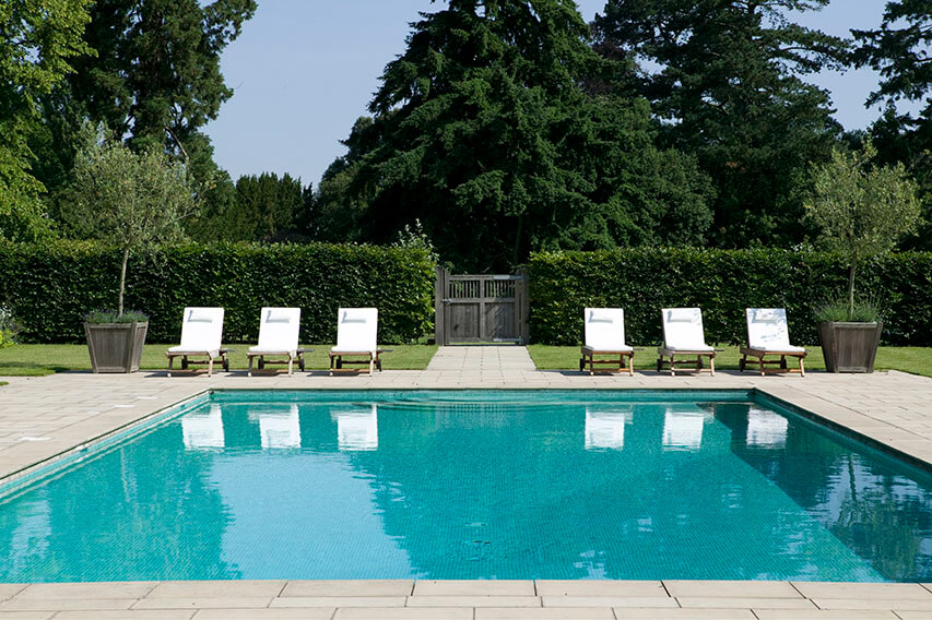 00750696-Fagus-beech-hedge-screen-formal-modern-design-estate-Pool-garden-landscape