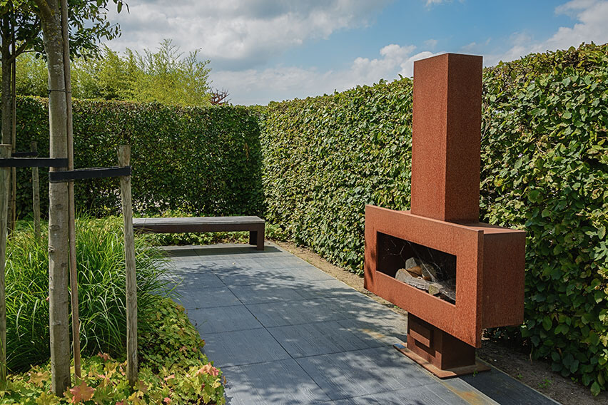 432537352-carpinus-hornbeam-hedge-screen-suburban-outdoor-cooking-fireplace-kitchen