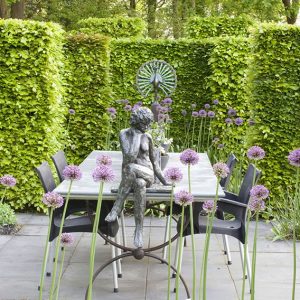 55821-fagus-beech-hedge-patio-outdoor-seating-table-statue-sculpture-modern-contemporary-garden-design